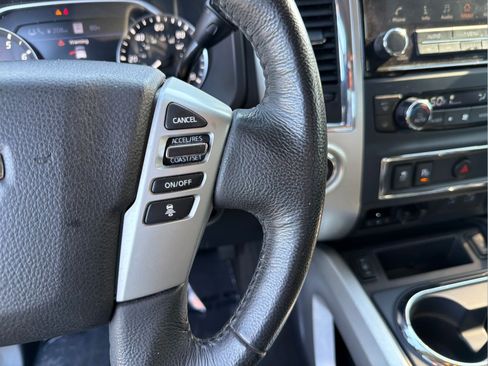 Used 2020 Nissan Titan SV w/ SV Convenience Package RWD image 14