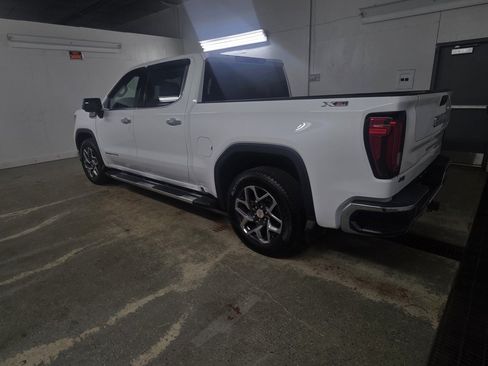 Used 2023 GMC Sierra 1500 SLT w/ SLT Premium Package AWD/4WD image 4