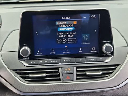 Used 2024 Nissan Altima 2.5 SR FWD image 18