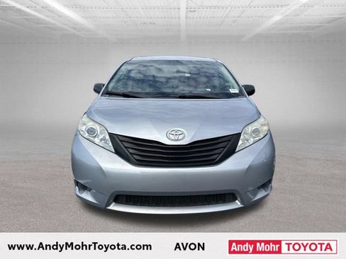 Used 2015 Toyota Sienna L FWD image 2