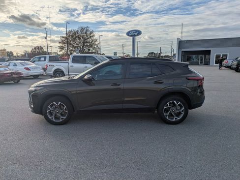 Used 2024 Chevrolet Trax LT w/ Driver Confidence Package image 5