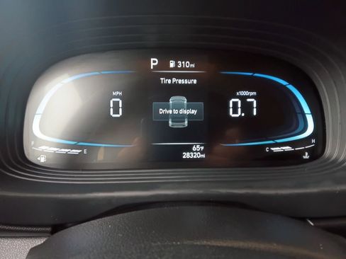 Used 2025 Hyundai Venue SEL FWD image 2