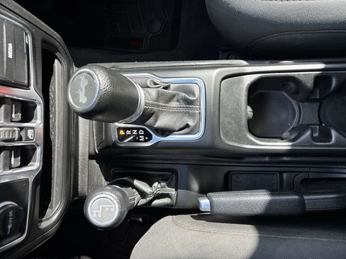 Used 2020 Jeep Wrangler Unlimited Sahara AWD/4WD image 19