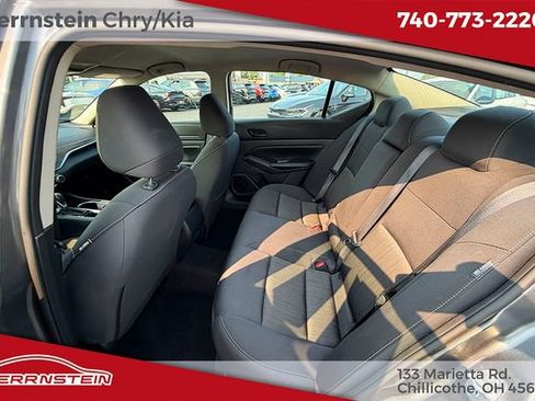 Used 2024 Nissan Altima 2.5 SV FWD image 16