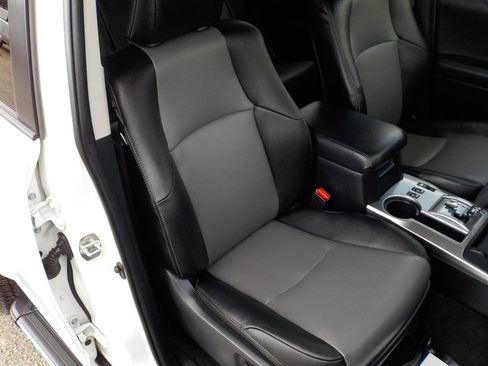 Used 2023 Toyota 4Runner SR5 Premium w/ Moonroof Package AWD/4WD image 30