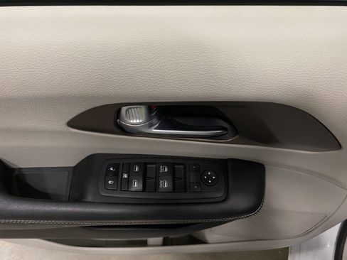 Used 2022 Chrysler Voyager LX FWD image 31