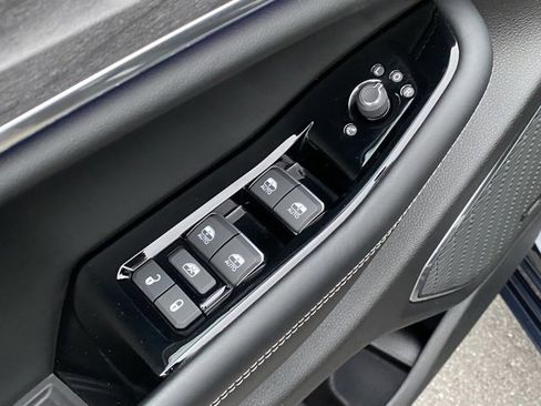 Used 2024 Jeep Grand Cherokee L Overland w/ Luxury Tech Group IV image 12