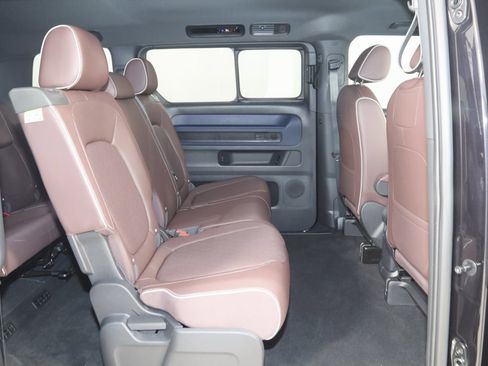 Used 2025 Volkswagen ID. Buzz Pro S image 14