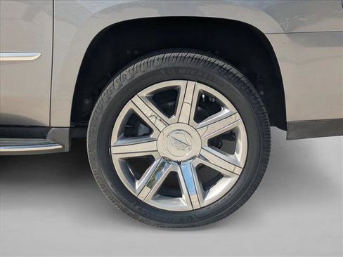 Used 2019 Cadillac Escalade ESV Luxury image 24