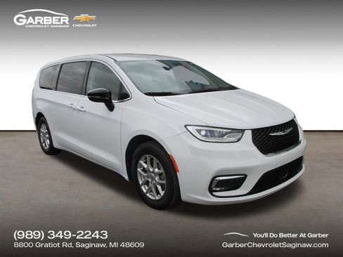 Used 2024 Chrysler Pacifica Touring-L FWD image 1