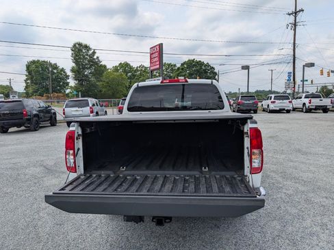Used 2013 Nissan Frontier SV w/ SV Value Truck Pkg RWD image 18