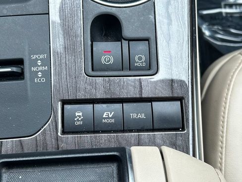 Used 2022 Toyota Highlander Platinum AWD/4WD image 35