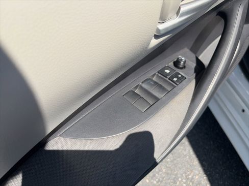 Used 2020 Toyota Corolla LE FWD image 14