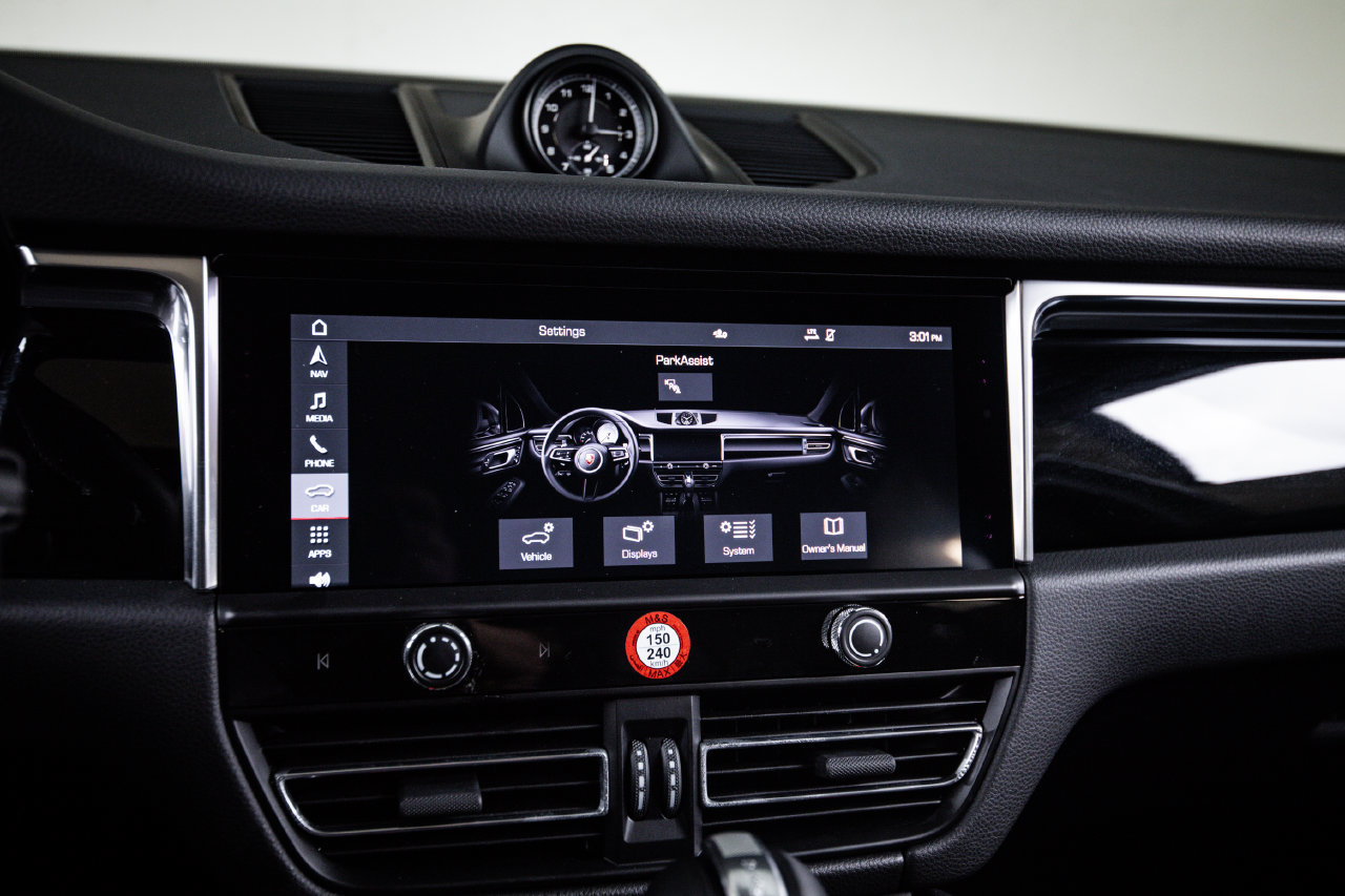 Certified 2026 Porsche Macan AWD/4WD image 18