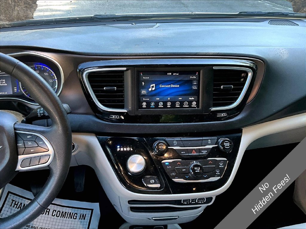 Used 2021 Chrysler Voyager Lxi FWD image 6