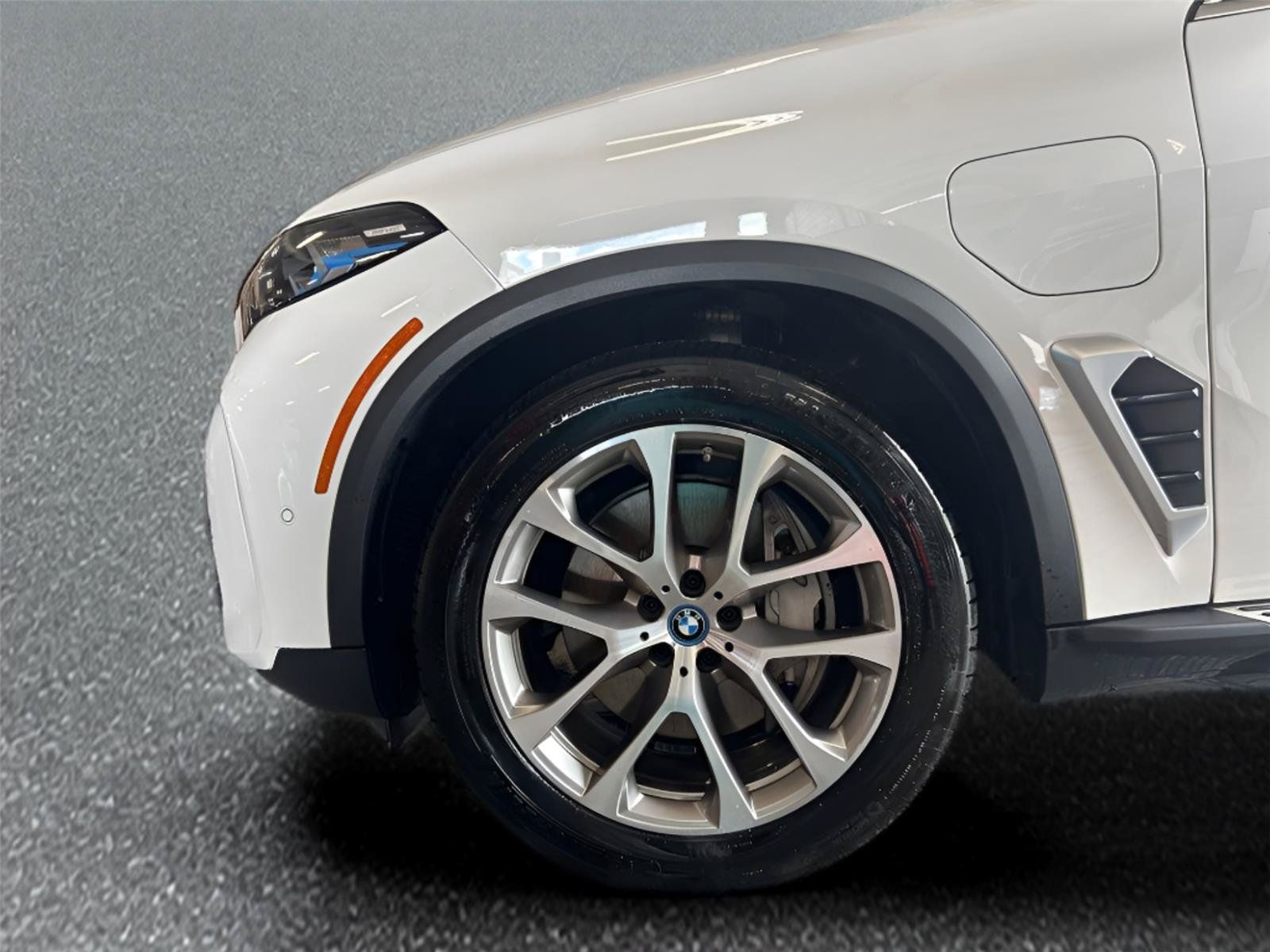 Used 2025 BMW X5 xDrive50e AWD/4WD image 9