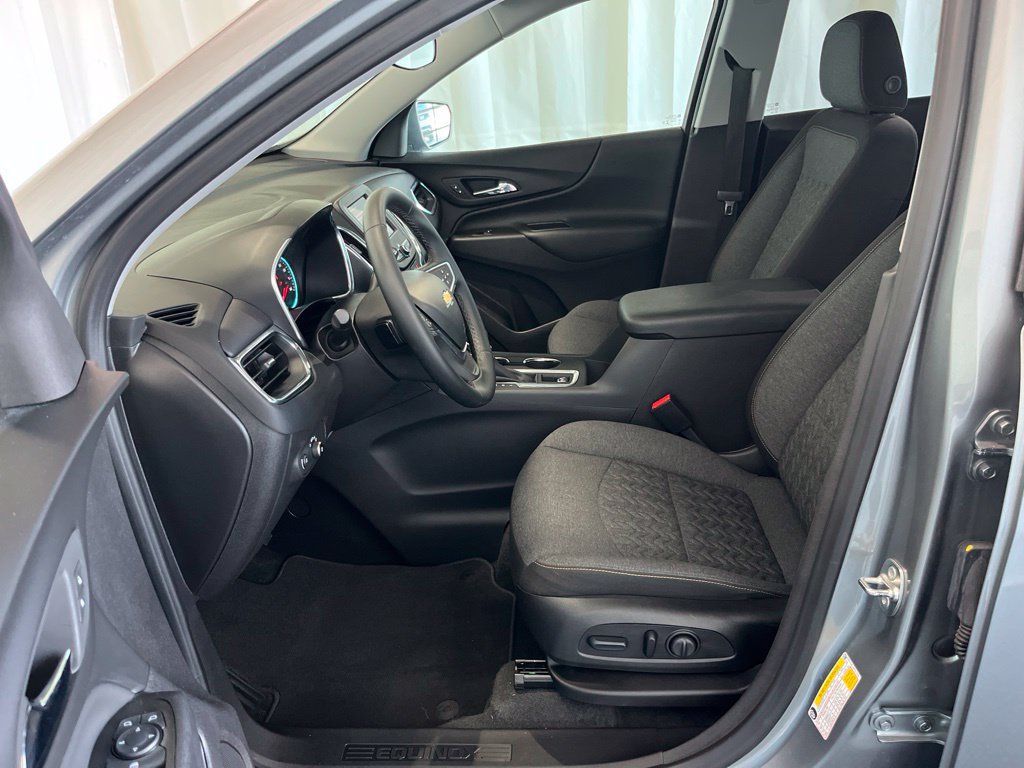 Used 2024 Chevrolet Equinox LT AWD/4WD image 3