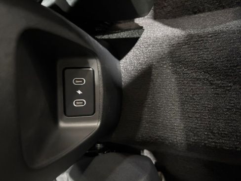 New 2025 Hyundai Elantra Limited image 36