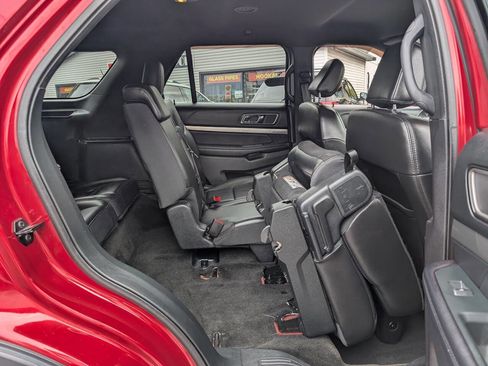 Used 2018 Ford Explorer XLT w/ Equipment Group 202A AWD/4WD image 24