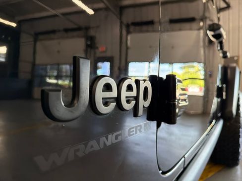 Used 2023 Jeep Wrangler Unlimited Sport AWD/4WD image 12