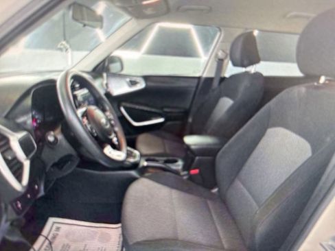 Used 2020 Kia Soul LX FWD image 8