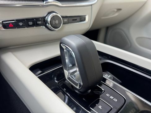 Certified 2024 Volvo XC60 B5 Plus w/ Climate Package AWD/4WD image 17