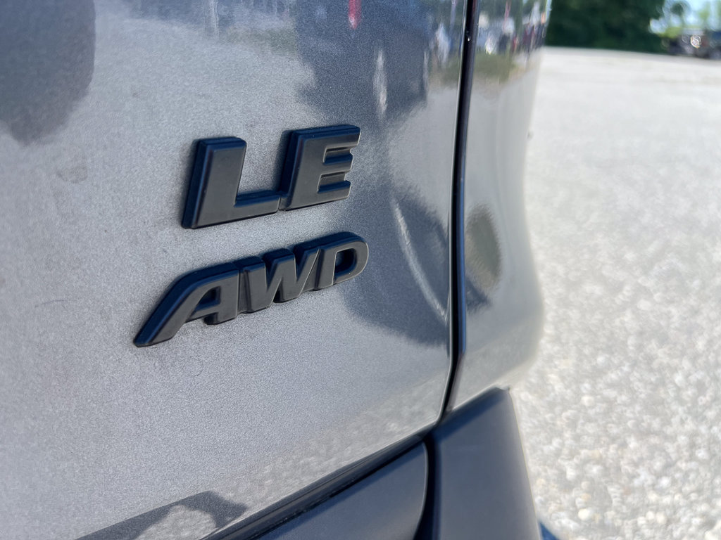 Used 2022 Toyota RAV4 LE AWD/4WD image 5