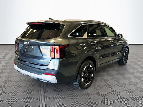 Used 2024 Kia Sorento S FWD image 7
