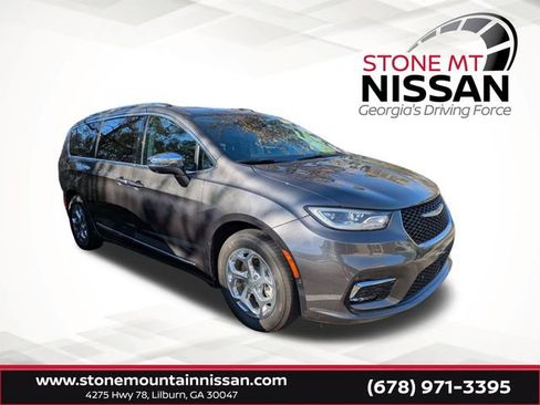 Used 2021 Chrysler Pacifica Limited w/ Uconnect Theater Family Group image 1