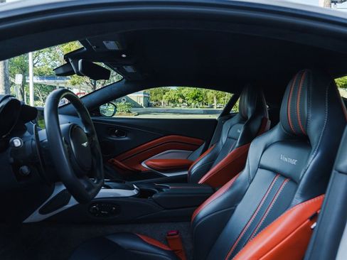 Used 2019 Aston Martin V8 Vantage Coupe image 14