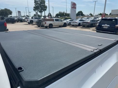 Used 2018 Toyota Tacoma Limited AWD/4WD image 4