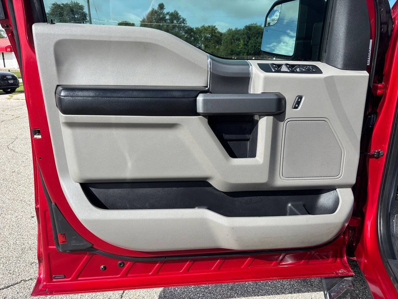 Used 2016 Ford F150 XLT w/ Equipment Group 302A Luxury RWD image 14