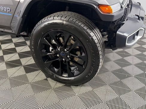 Used 2025 Jeep Wrangler Unlimited Sahara w/ Safety Group AWD/4WD image 19