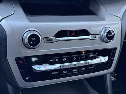 Used 2022 Ford Explorer XLT w/ Equipment Group 202A image 14