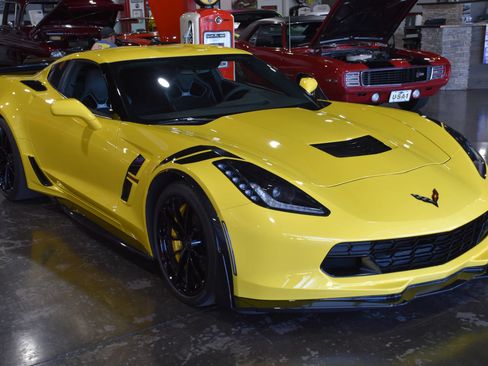 Used 2017 Chevrolet Corvette Grand Sport w/ Z07 Performance Package RWD image 2