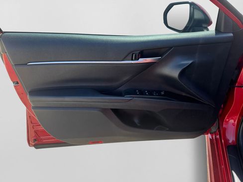 Used 2020 Toyota Camry SE image 14