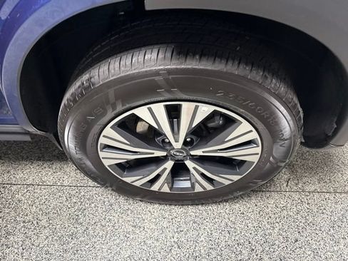 Used 2023 Nissan Rogue SV AWD/4WD image 16