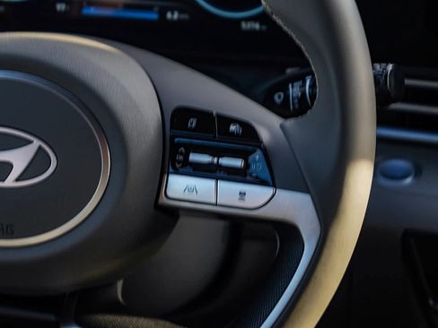 Certified 2025 Hyundai Elantra SEL image 21