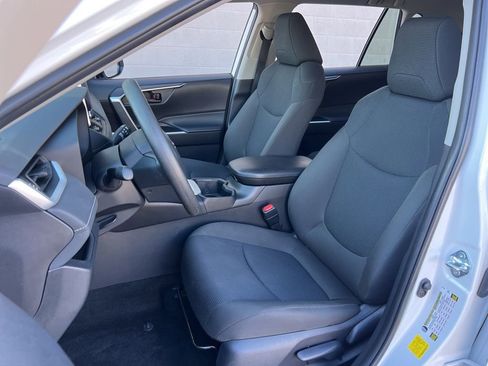 Used 2024 Toyota RAV4 LE image 21
