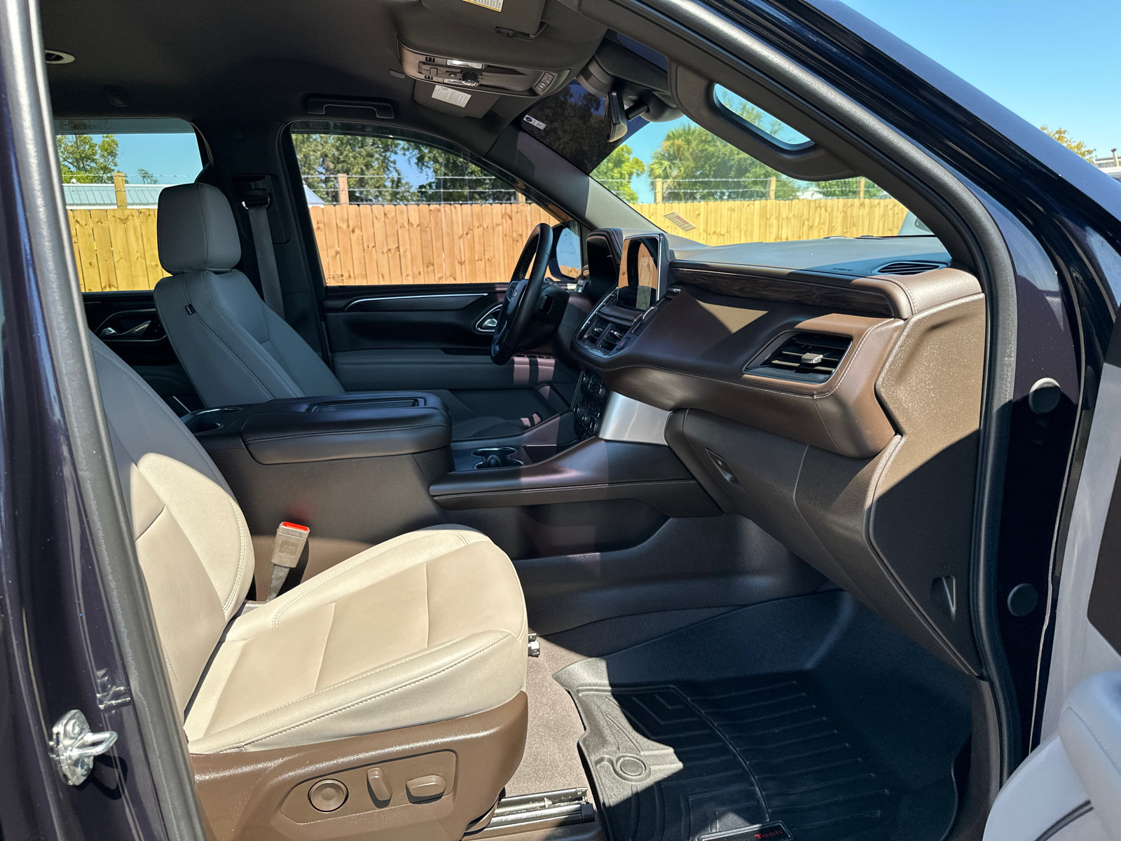 Used 2023 Chevrolet Tahoe LT w/ Luxury Package AWD/4WD image 22