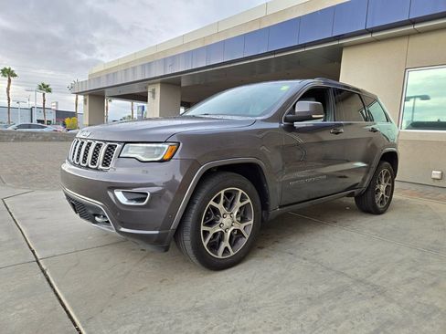 Used 2018 Jeep Grand Cherokee Limited image 2