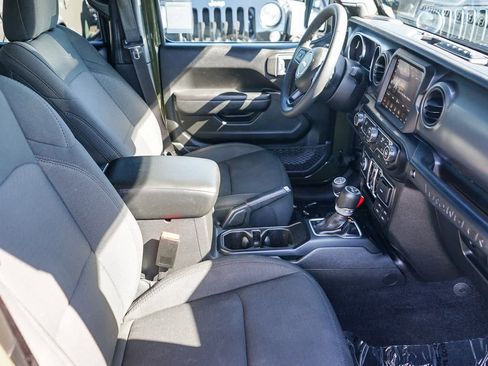 Used 2023 Jeep Wrangler Unlimited w/ Sun & Screen Package image 15