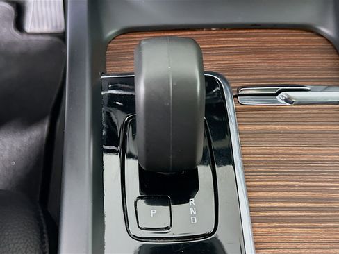 Used 2024 Volvo XC60 B5 Plus image 25