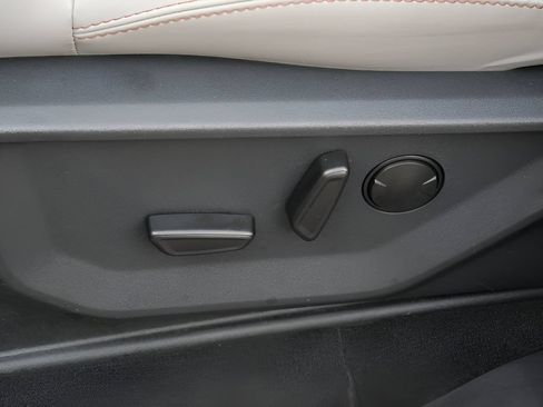 Used 2025 Ford Expedition Active AWD/4WD image 15