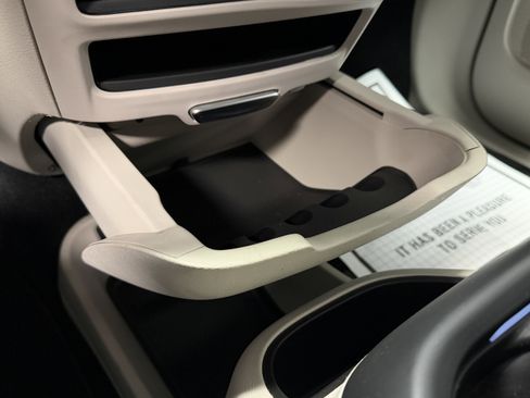 Used 2024 Chrysler Pacifica Touring-L image 16