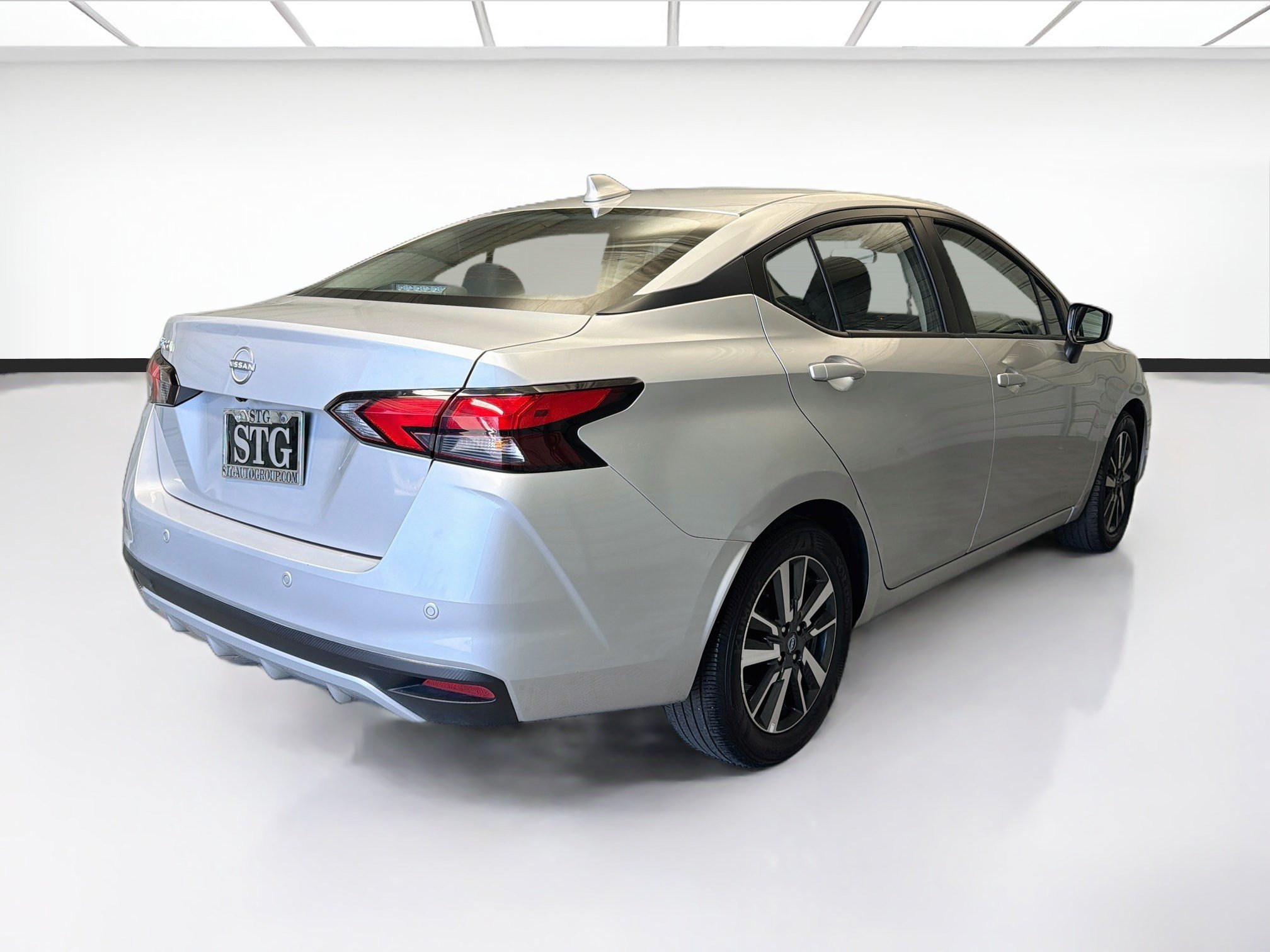 Used 2025 Nissan Versa SV FWD image 4