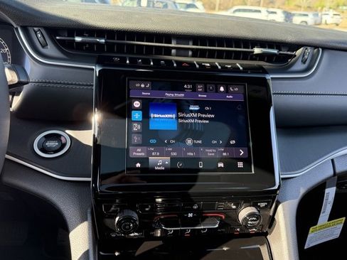 New 2025 Jeep Grand Cherokee Altitude image 18