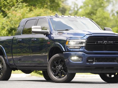 Used 2022 RAM 2500 Laramie AWD/4WD image 2