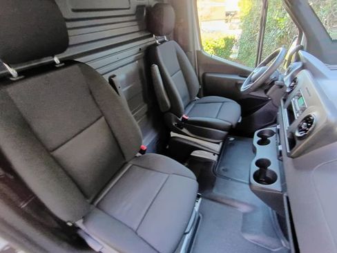 Used 2025 Mercedes-Benz Sprinter 2500 image 44