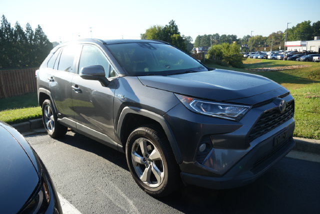 Used 2021 Toyota RAV4 XLE Premium AWD/4WD image 3